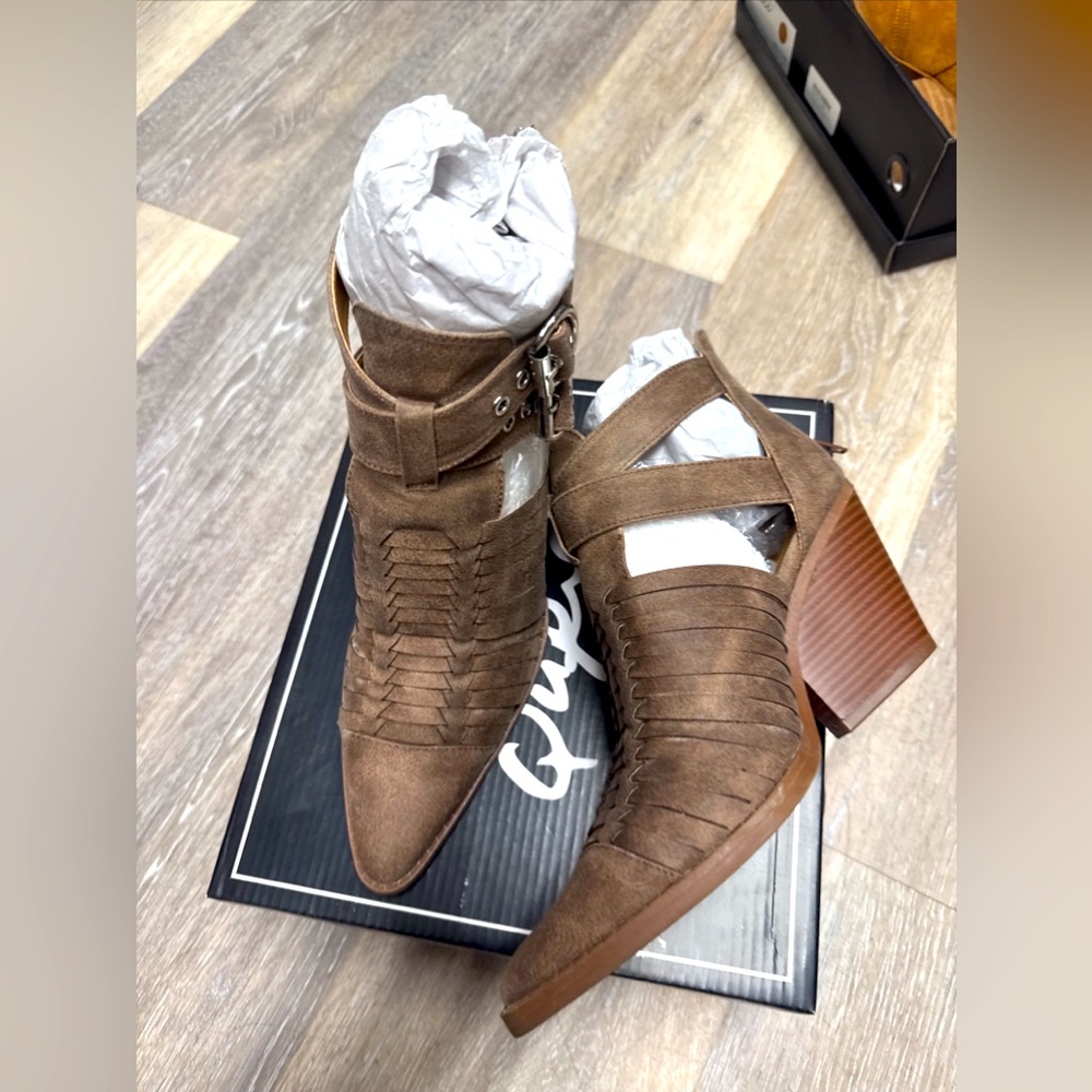 Qupid Block Heel Beige Solid Color Closed Toe Size 6.5M buckle close ankle heel
